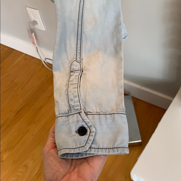 Light jean Blue Guess LosAngela’s button up shirt - Picture 6 of 6